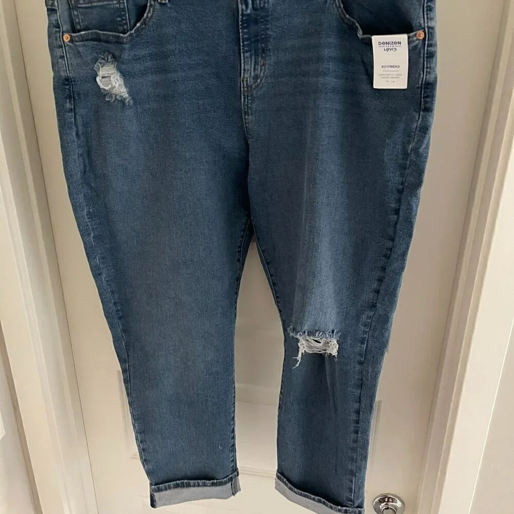 Denizen from Levi's Women's Boyfriend Jeans in Blue - Size 18 - NWT (342) - Picture 3 of 8